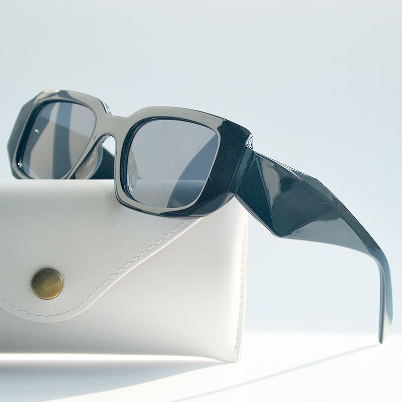 "Oculos" - משקפי שמש