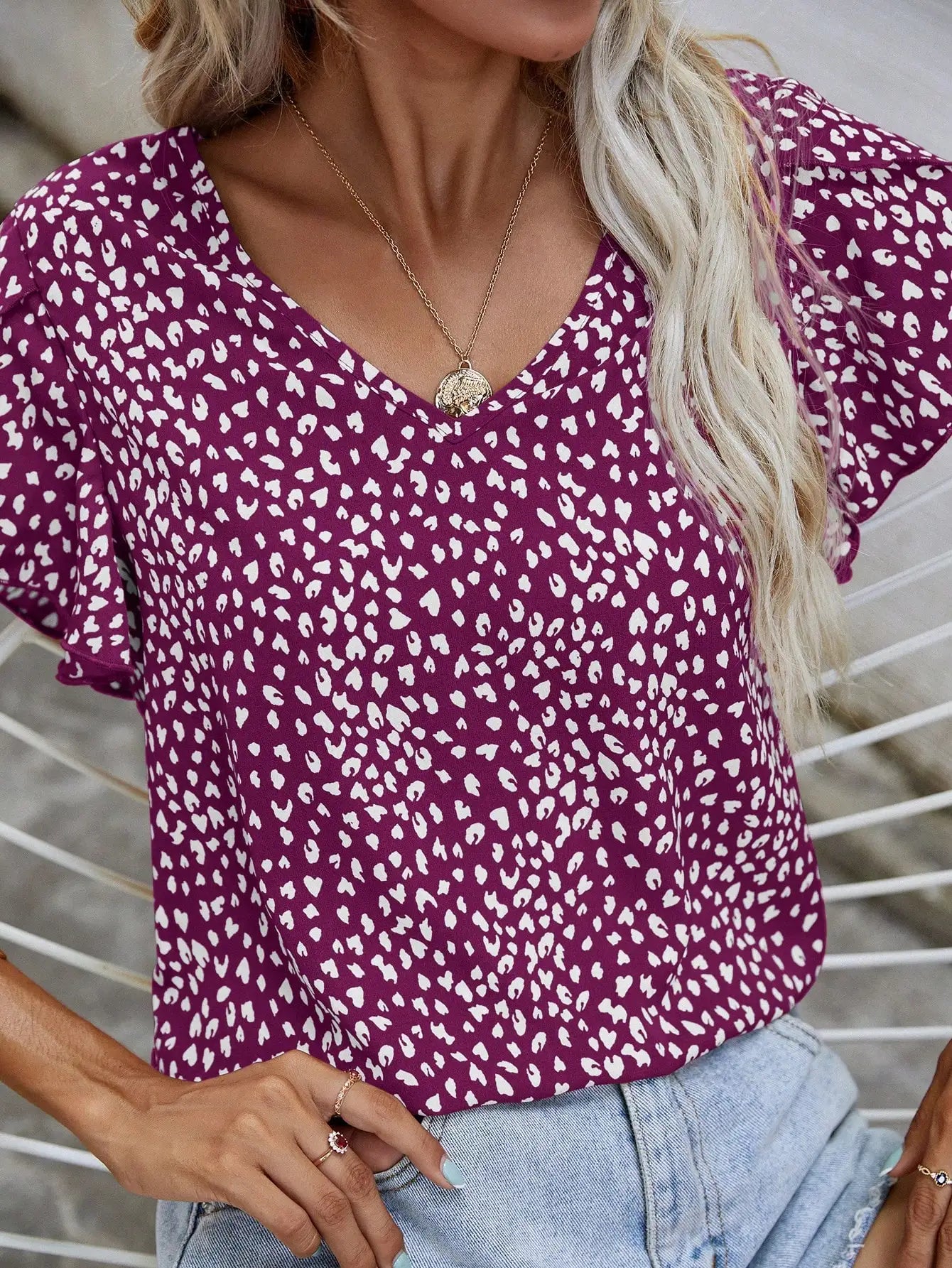 חולצה -Leopard Print V-Neck