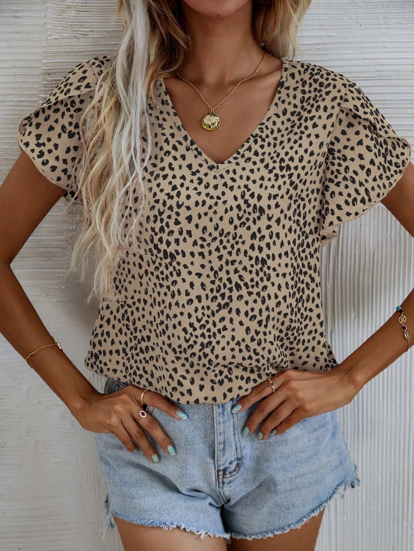 חולצה -Leopard Print V-Neck