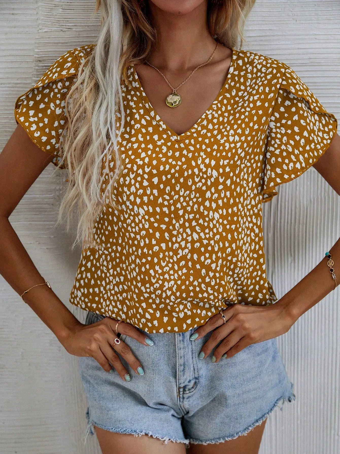 חולצה -Leopard Print V-Neck