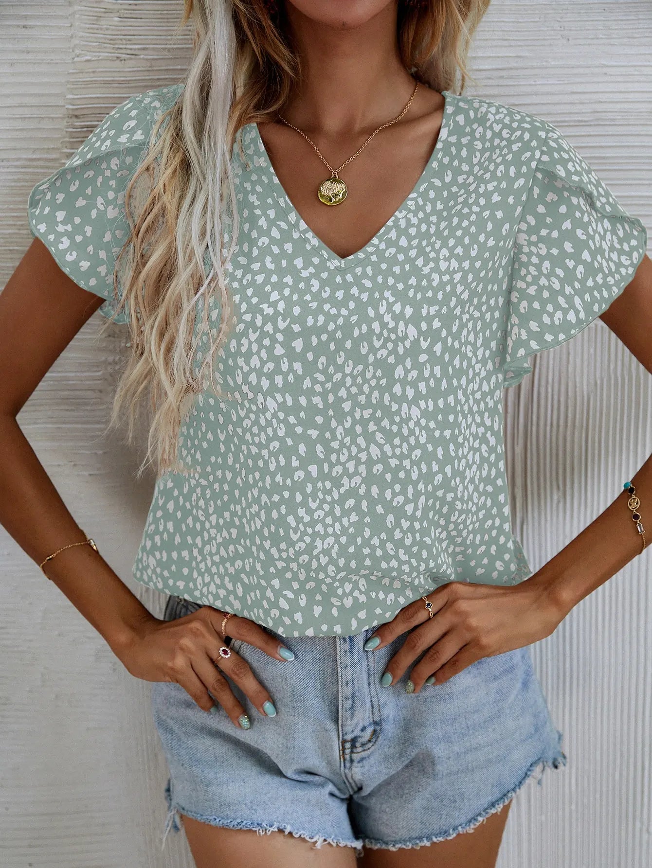 חולצה -Leopard Print V-Neck