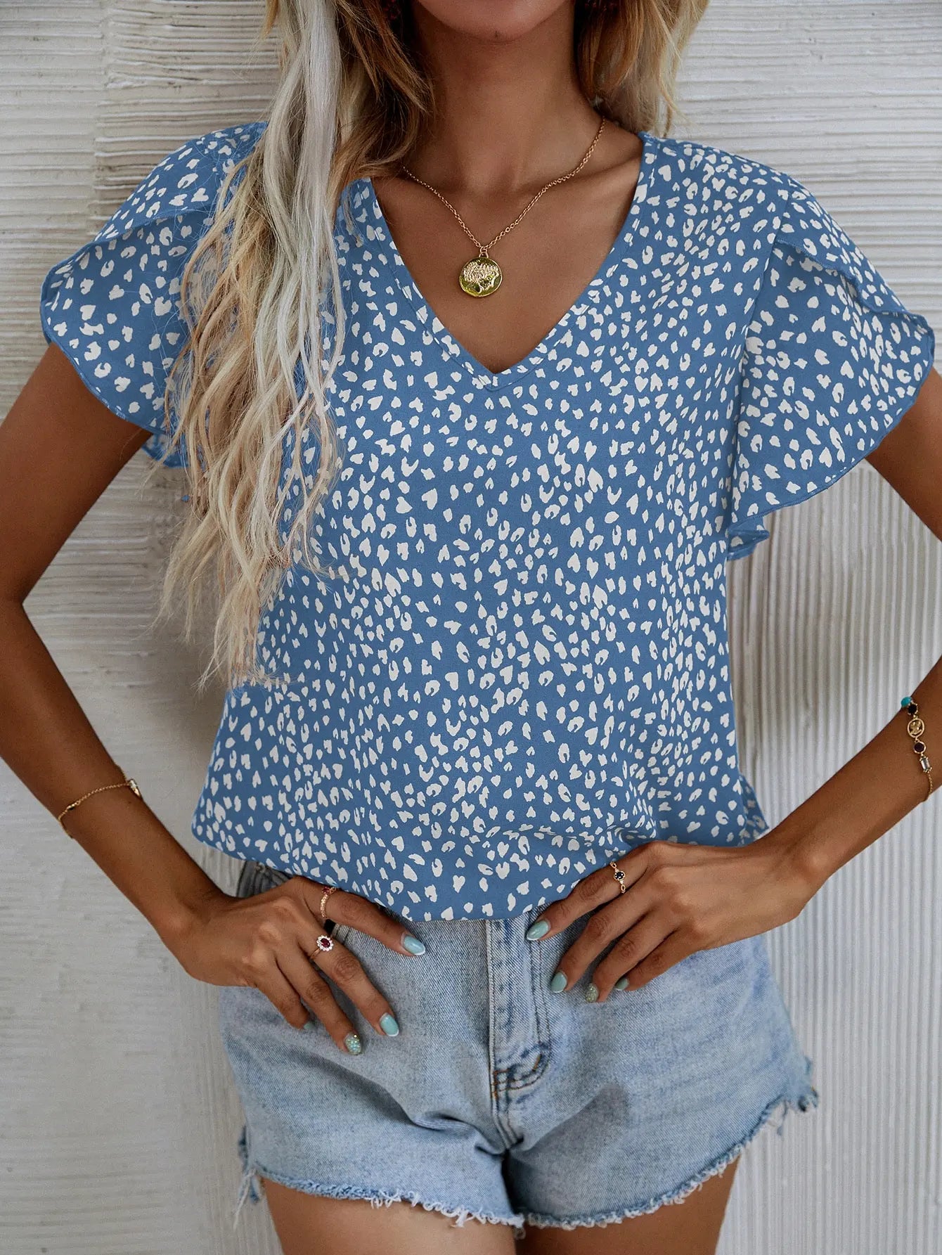 חולצה -Leopard Print V-Neck