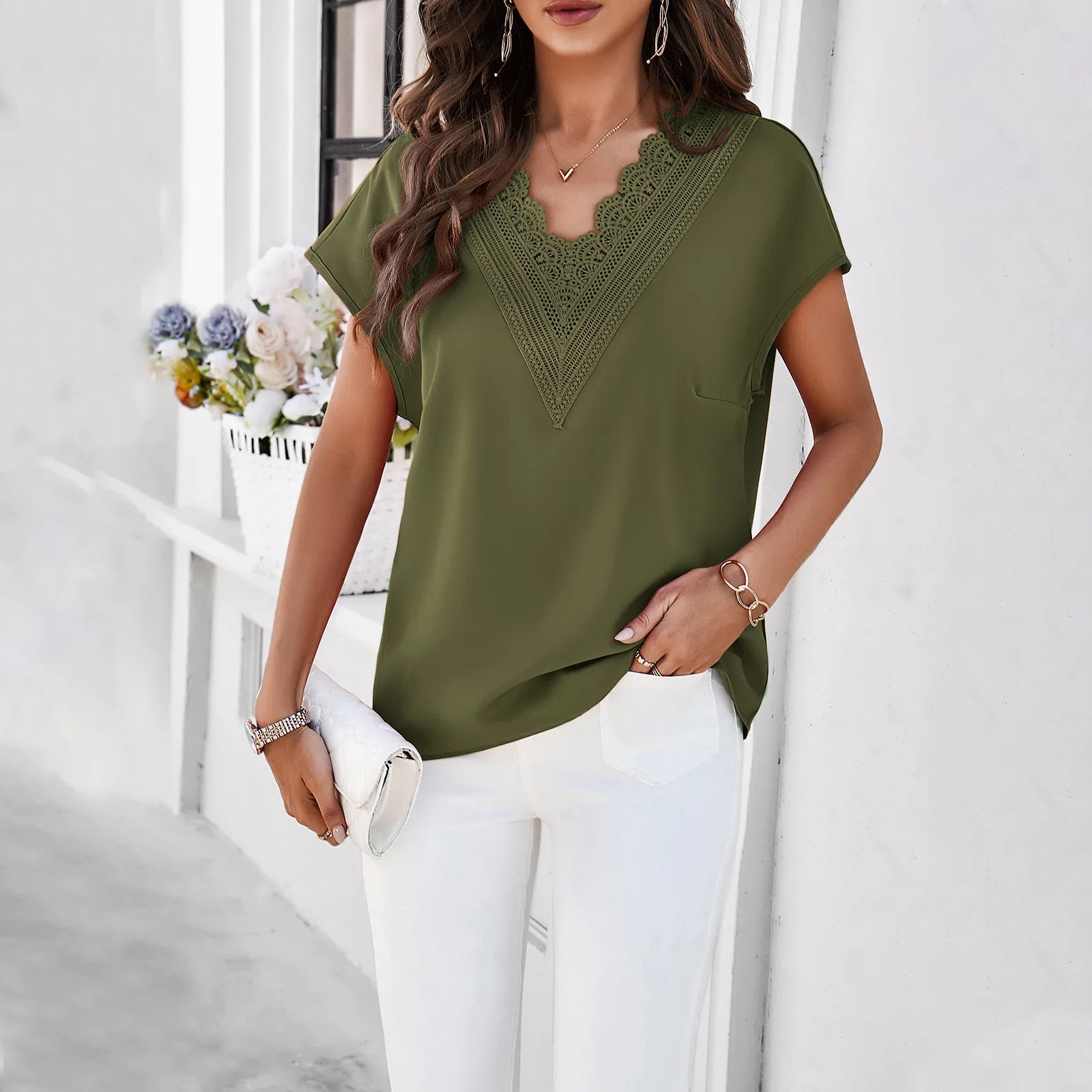 חולצה - Lace Trim V-Neck